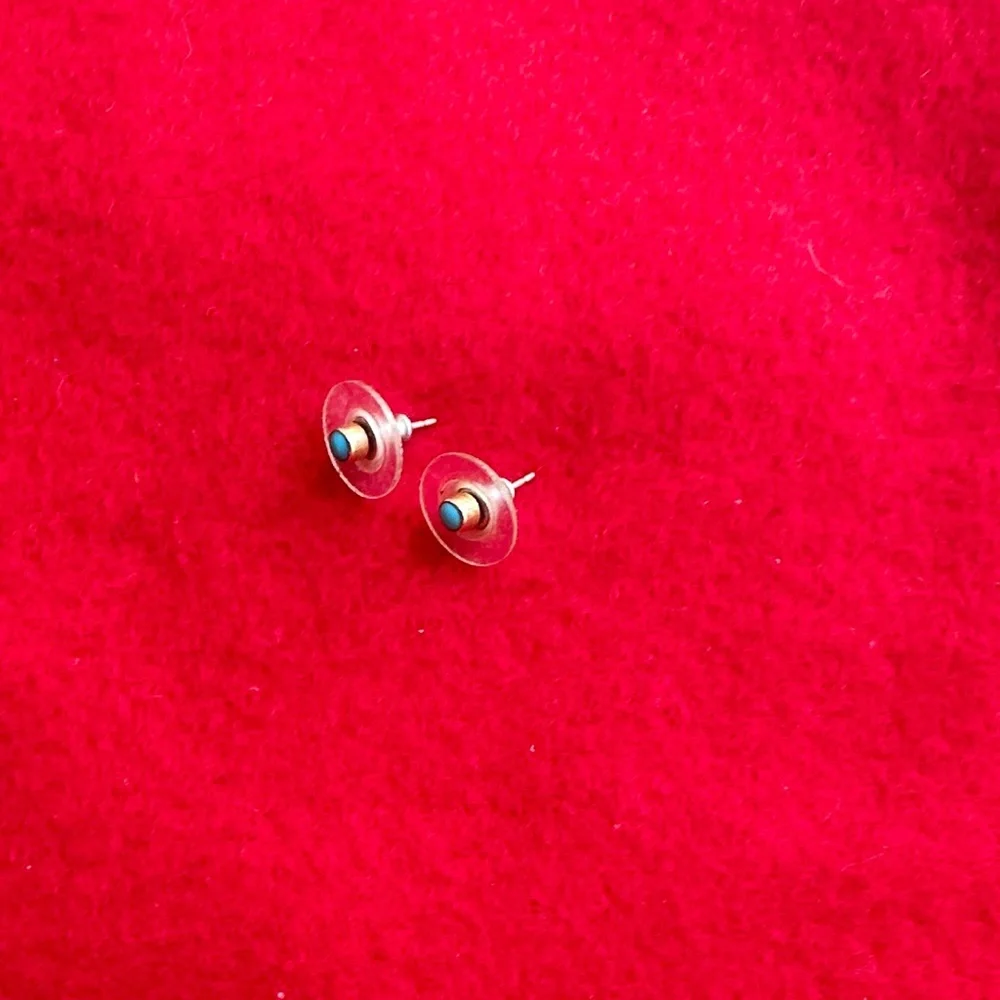 Elegant Silver Stud Earrings - Picture 1 of 2